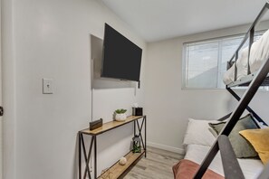 1 habitación, tabla de planchar con plancha, wifi y ropa de cama 
