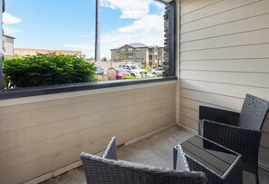 Terrace/patio - Cozy 1-bedroom apartment in phenomenal South Jordan with AC, fitness room (South Jordan)