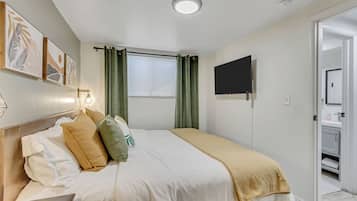 1 slaapkamer, een strijkplank/strijkijzer, wifi, beddengoed