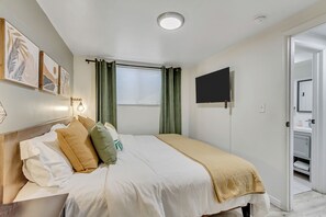 1 slaapkamer, een strijkplank/strijkijzer, wifi, beddengoed