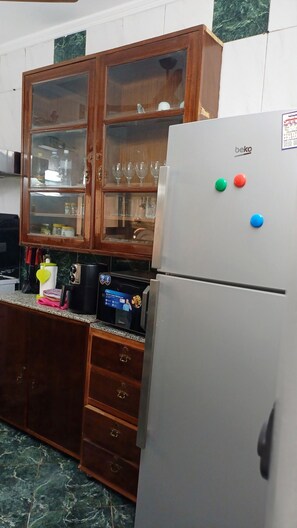 Coffee/tea maker, fridge, microwave, oven - Elegant 2-Bedroom Apt with City View in Agouza. (Giza Governorate)