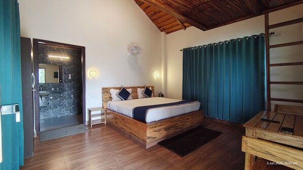 Family Cottage, Hill View | Iron/ironing board, free WiFi