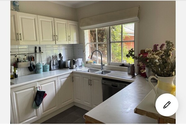 ميكروويف، فرن، موقد طهي مسطح، غسالة أطباق