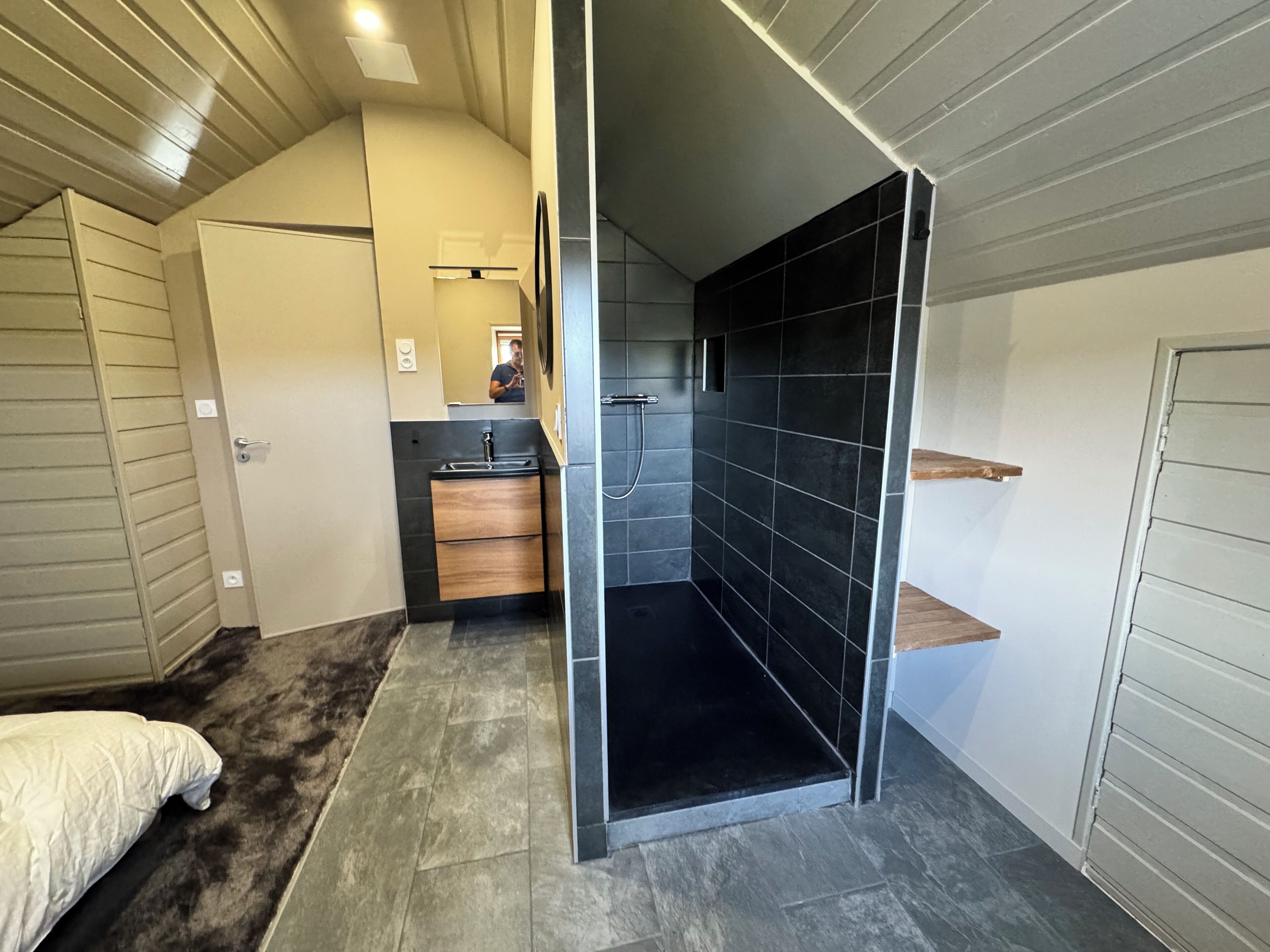 3 chambres, fer et planche à repasser, Wi-Fi, draps fournis