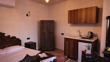 Coffres-forts dans les chambres, bureau, fer et planche Ă repasser