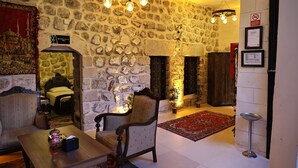 Family Quadruple Room, City View | Living area - DE MARİA KONAĞI (Mardin)