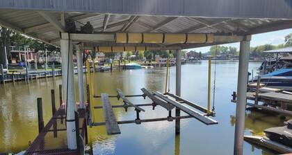 Lake St Clair Waterfront Cottage - Private Boat Launch & Dock - Fishing - Beach.