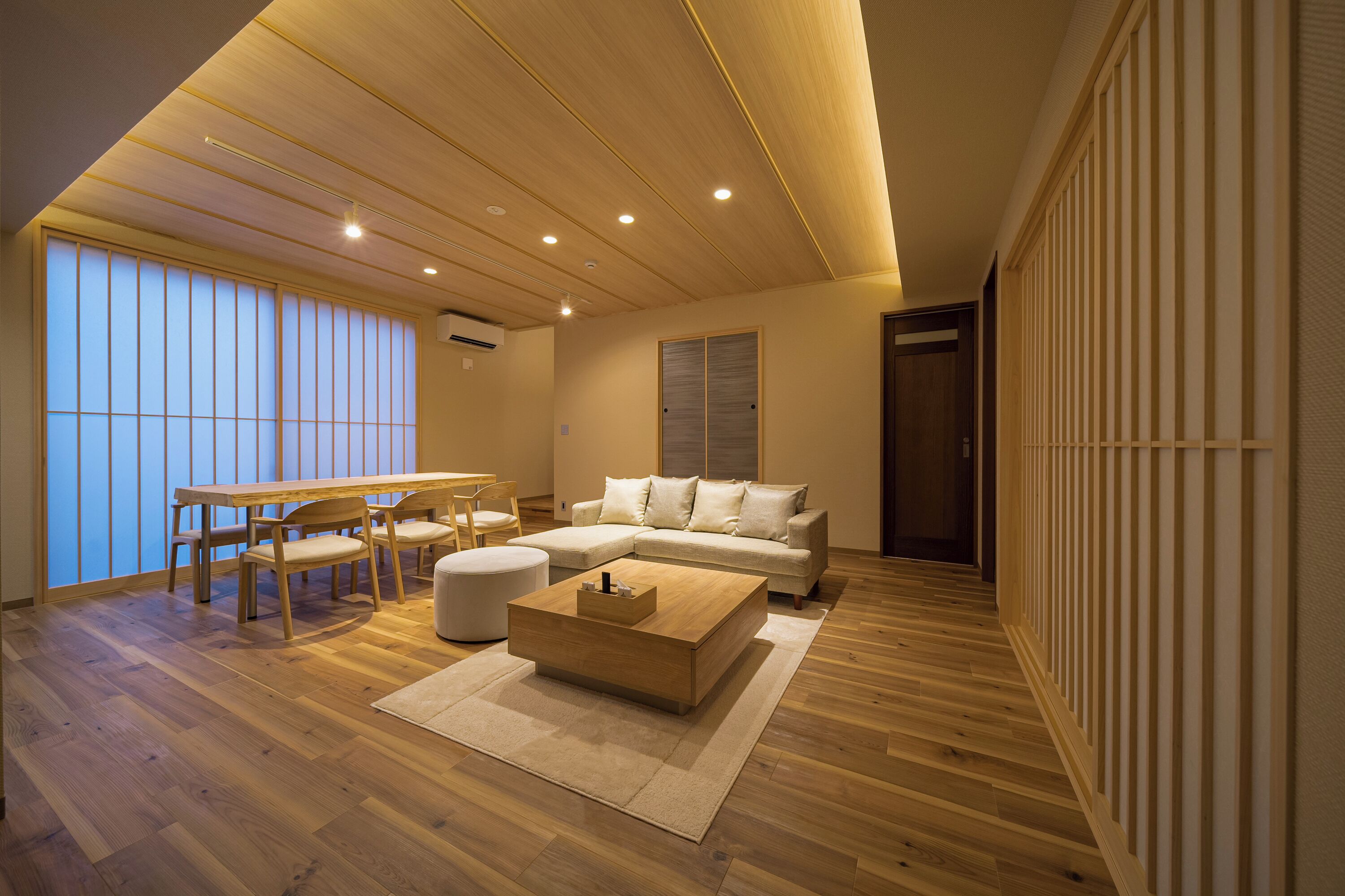 Comfort Condo | Living area | Flat-screen TV