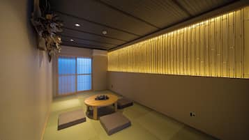 書桌、手提電腦工作空間、免費 Wi-Fi、床單