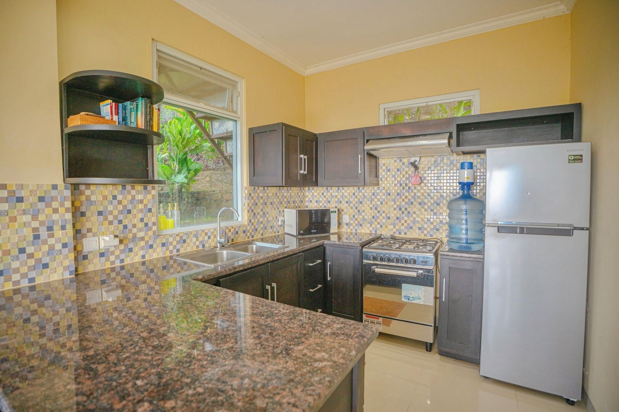 Standard Suite, Balcony | Shared kitchen | Microwave