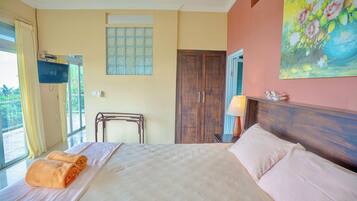 Deluxe Room, Balcony | Bed sheets