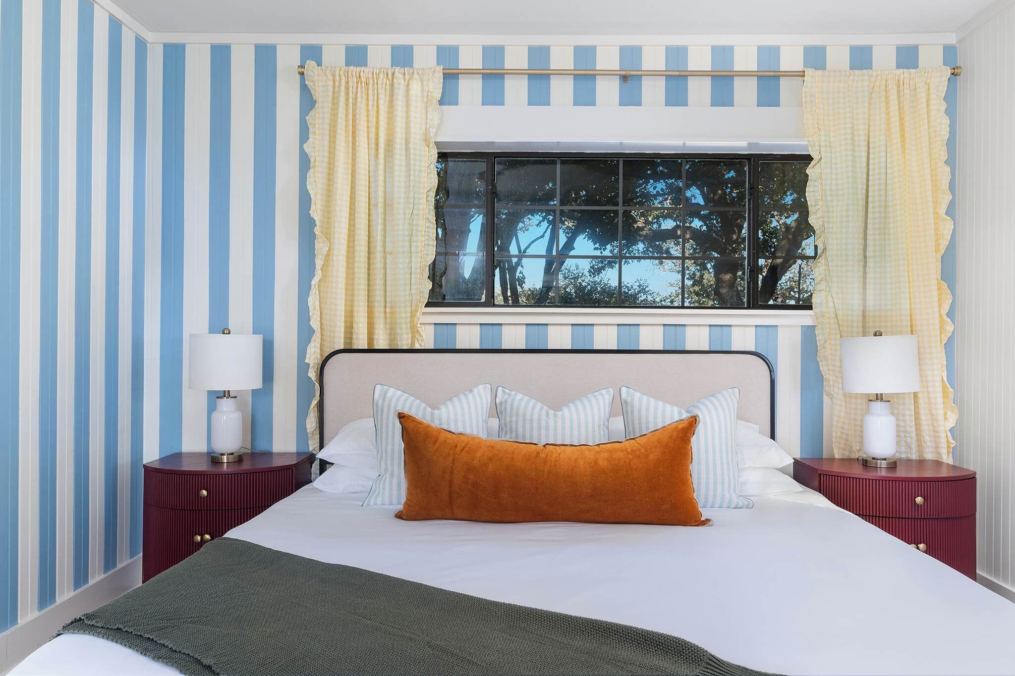 1 多间卧室、办公桌、熨斗/熨衣板、WiFi