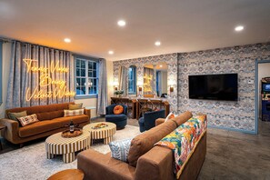 Lobby - Hot tub, Cowboy Pool, Game Room, 290 Wine Trail! (Fredericksburg)