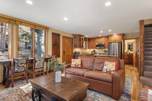 TV, fireplace - New Listing! Stylish Snowmass Alpine Townhome. (Snowmass Village)