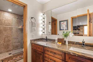 Shower, hair dryer, soap, shampoo - New Listing! Stylish Snowmass Alpine Townhome. (Snowmass Village)