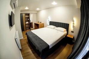 Caja de seguridad en la habitación y escritorio 