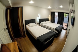 In-room safe, desk, iron/ironing board, free WiFi - Hotel Urban Bliss (Tbilisi)