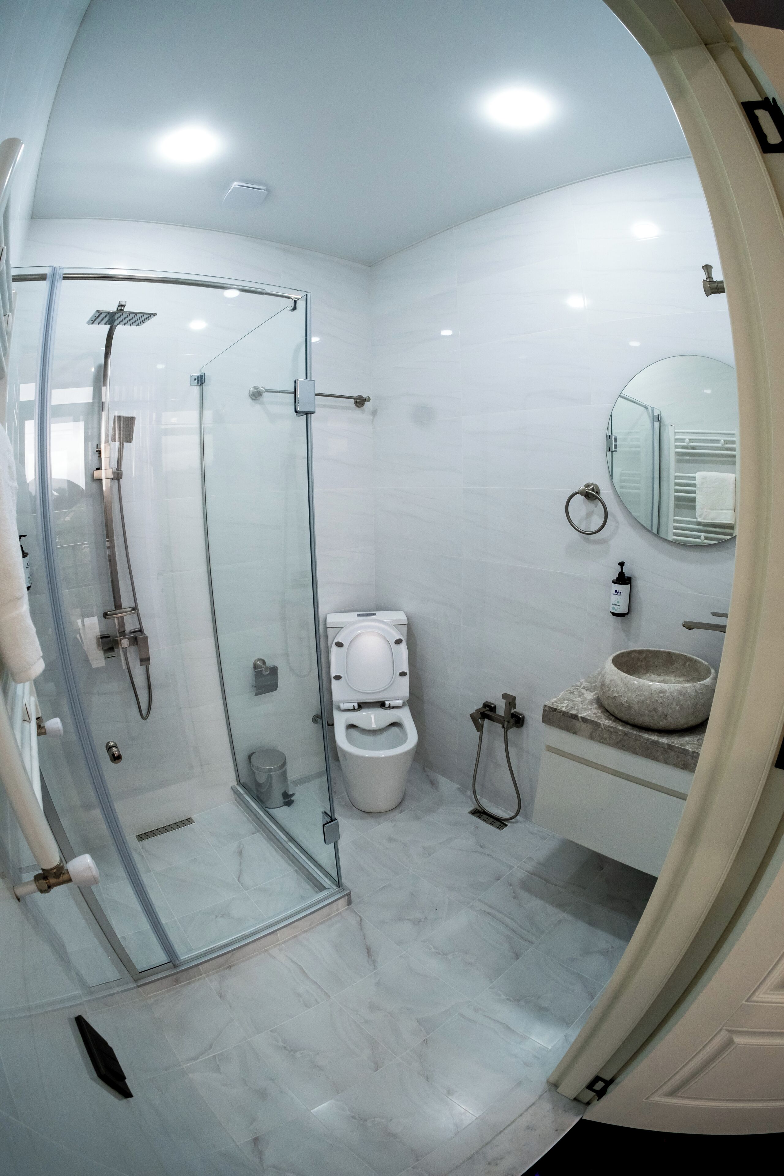 Deluxe Triple Room, Mountain View | Bathroom | Shower, hair dryer, towels