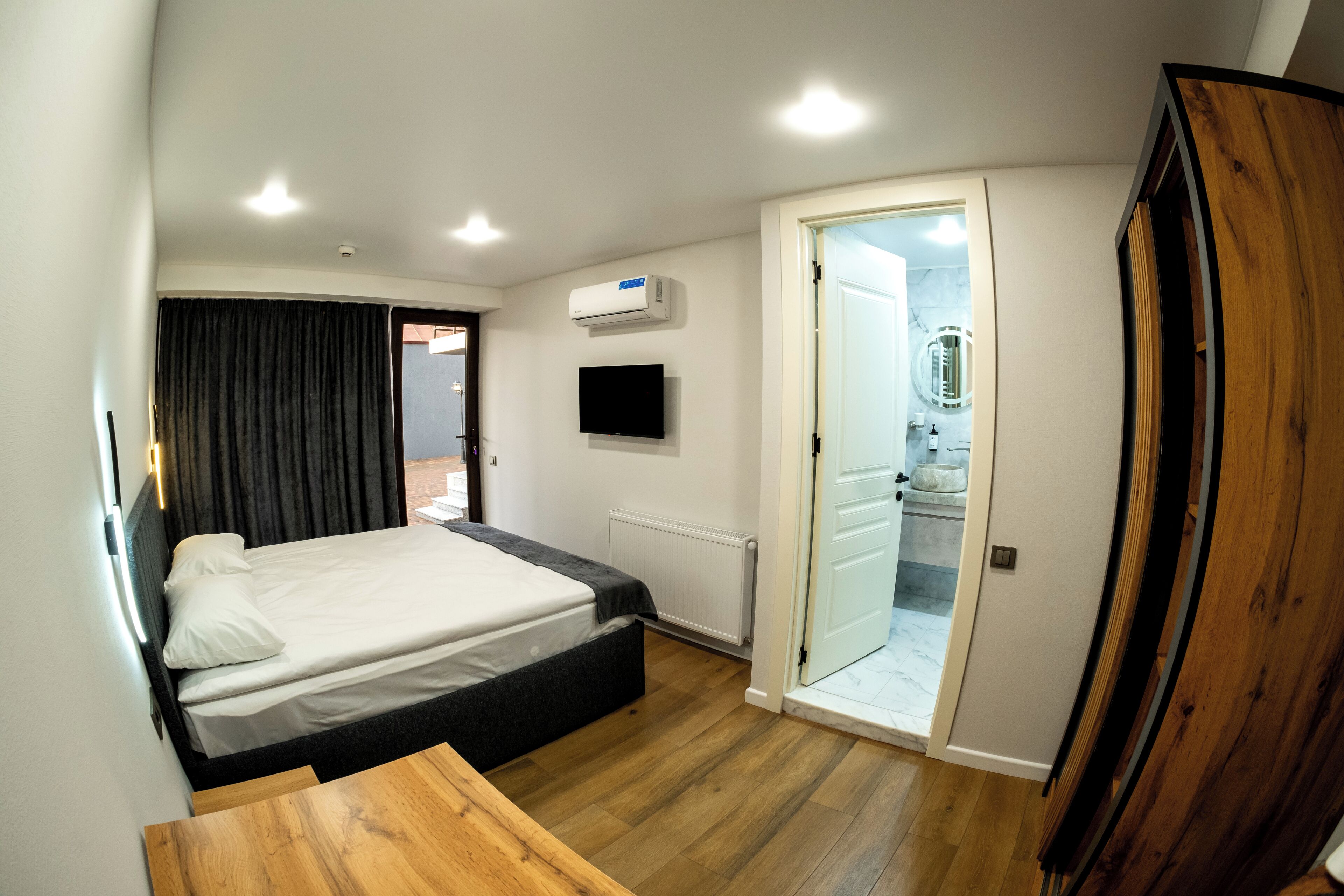 In-room safe, desk, iron/ironing board, free WiFi