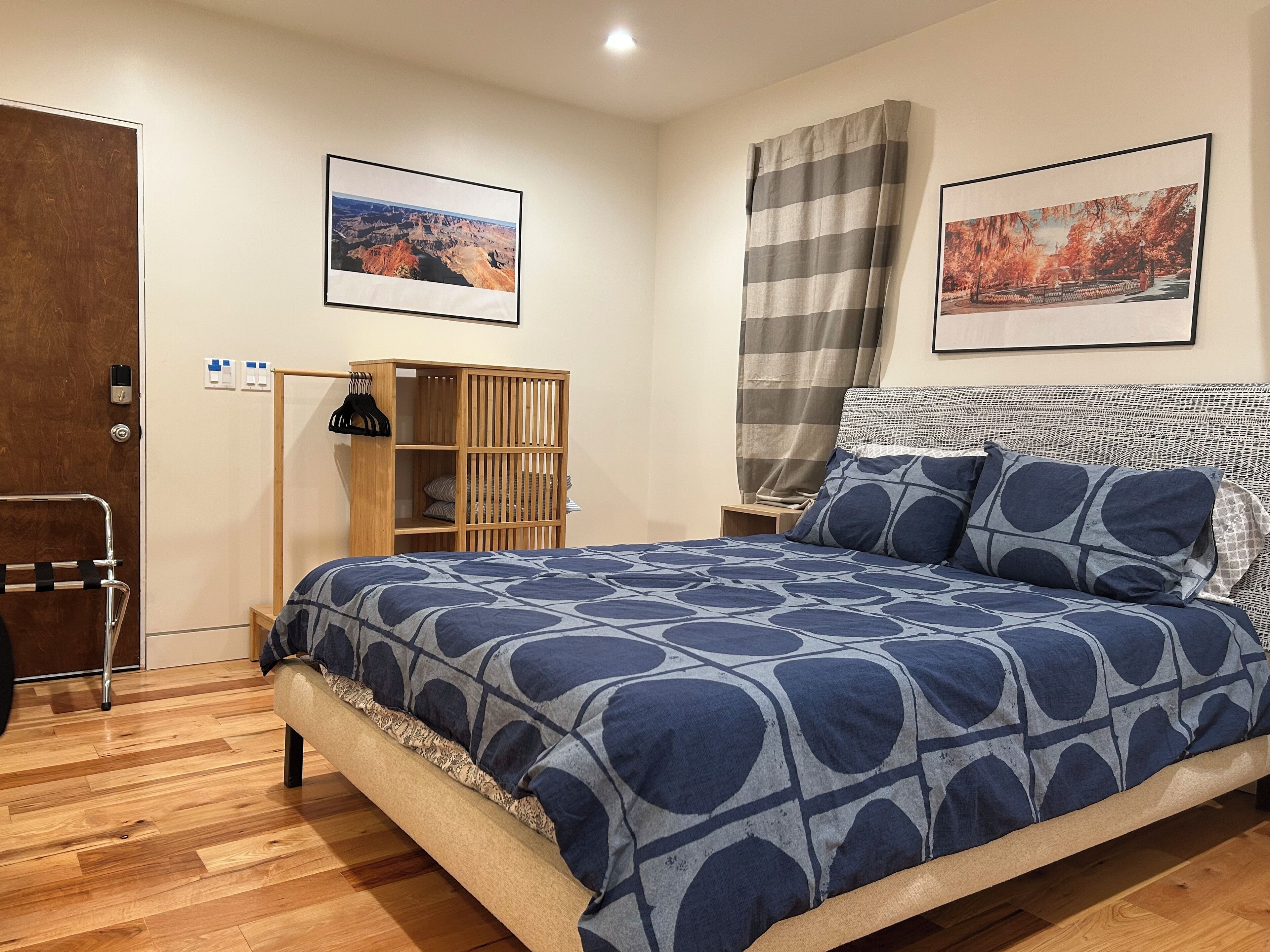 3 slaapkamers, een strijkplank/strijkijzer, wifi, beddengoed