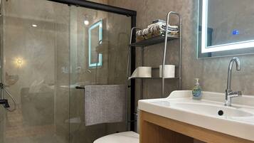 Dusch, hÄrtork, handdukar och tvÄl