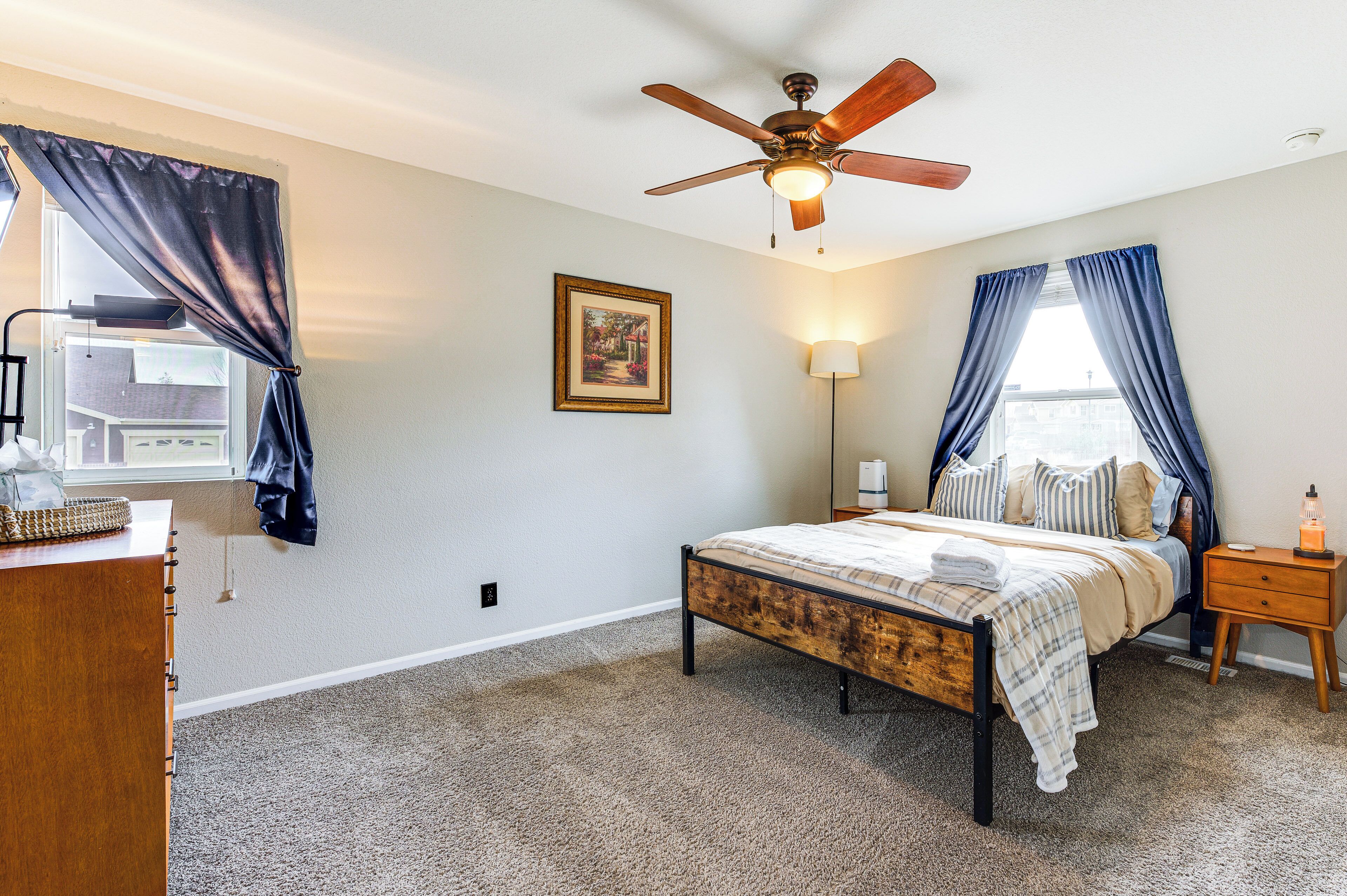 3 bedrooms, iron/ironing board, internet, bed sheets