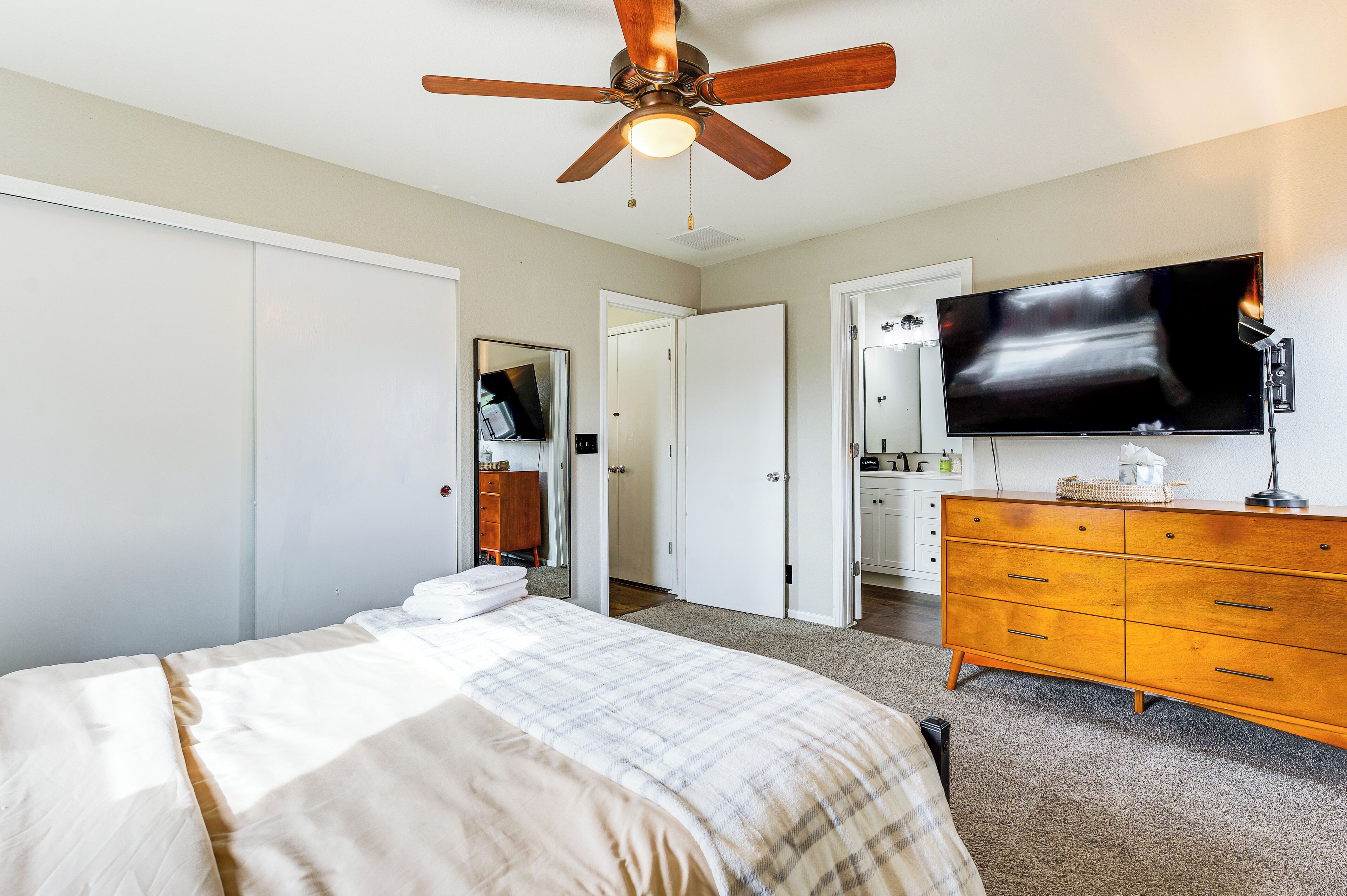 3 Schlafzimmer, Bügeleisen/Bügelbrett, Internetzugang, Bettwäsche