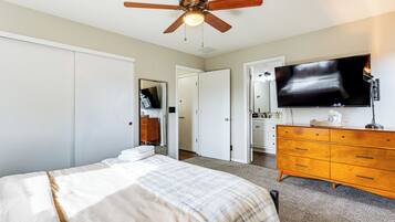 3 slaapkamers, een strijkplank/strijkijzer, internet, beddengoed