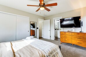 3 slaapkamers, een strijkplank/strijkijzer, internet, beddengoed