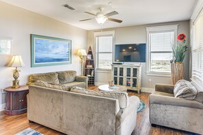 TV - Private Beach Access: Galveston Resort Condo! (Galveston)