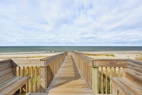 Cape San Blas Escape w/ Pool Access + Views!