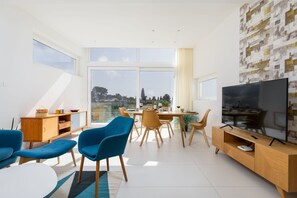 Living area - Villa Pizzolungo – Modern villa just 200 mt from the sea in Sicily (Erice)