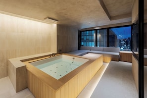 Suite Familiale, 2 chambres, vue ville | Salle de bain