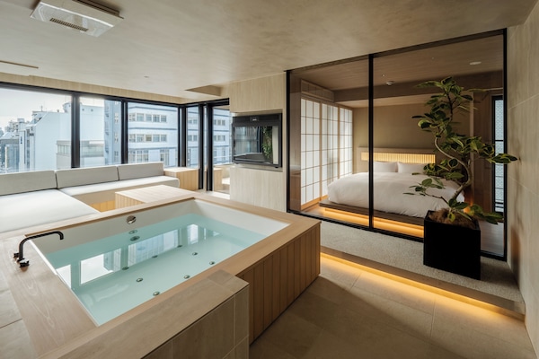 Family Suite, 2 Bedrooms, City View | Bathroom