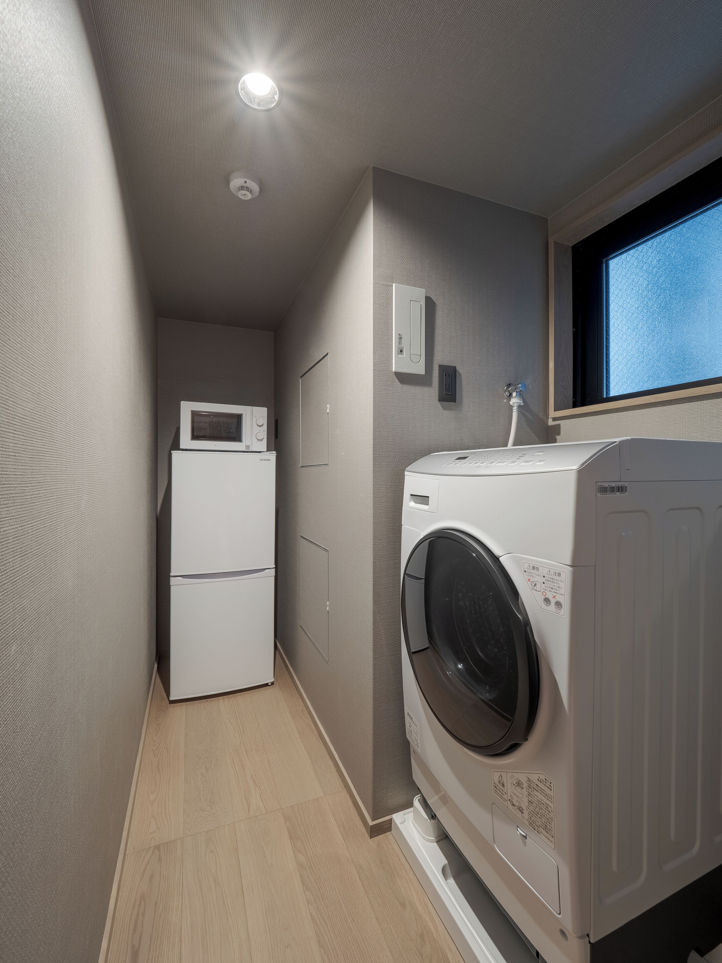 セーフティボックス (室内)、遮光カーテ  ン、アイロン / アイロン台、WiFi (無料)