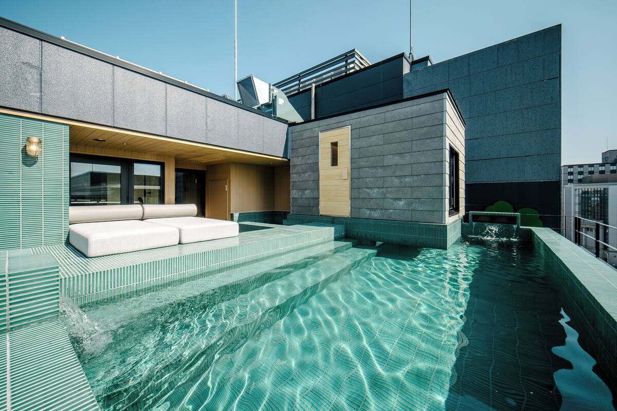 خزنة داخل الغرفة وستائر تعتيم ومكواة/لوح كي وواي فاي مجانًا