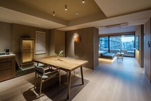 Deluxe Suite, 1 Bedroom, City View | In-room dining - MOKU Kyoto (Kyoto)