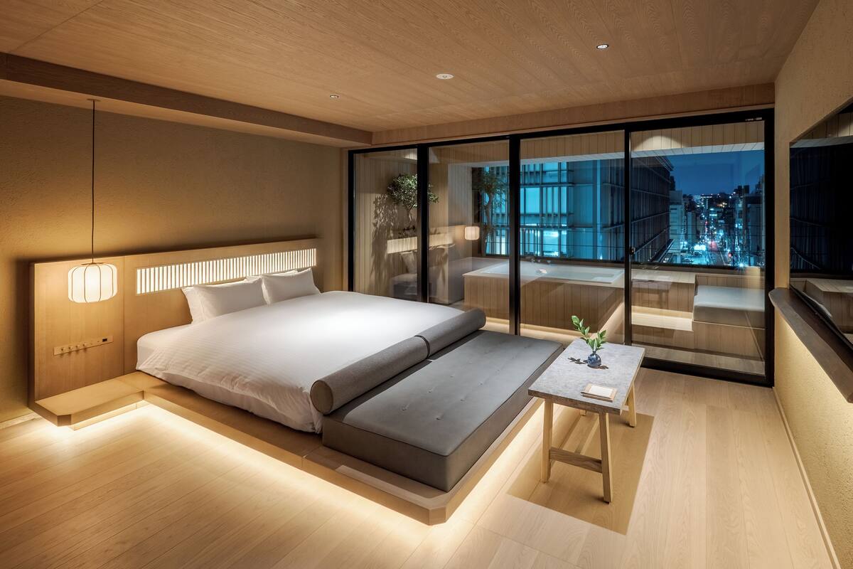 Deluxe Suite, 1 Bedroom, City View | In-room safe, blackout drapes, iron/ironing board, WiFi (free)