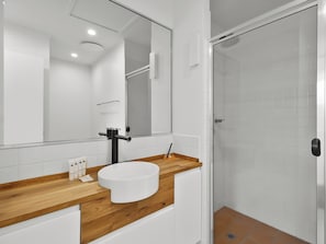 Hair dryer, towels, soap, shampoo - Twin Waters 3 Bedroom Lake View Villa (Twin Waters)