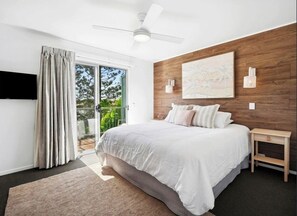 3 bedrooms, iron/ironing board, Internet, bed sheets