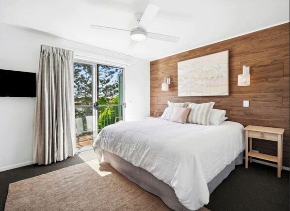 3 bedrooms, iron/ironing board, internet, bed sheets