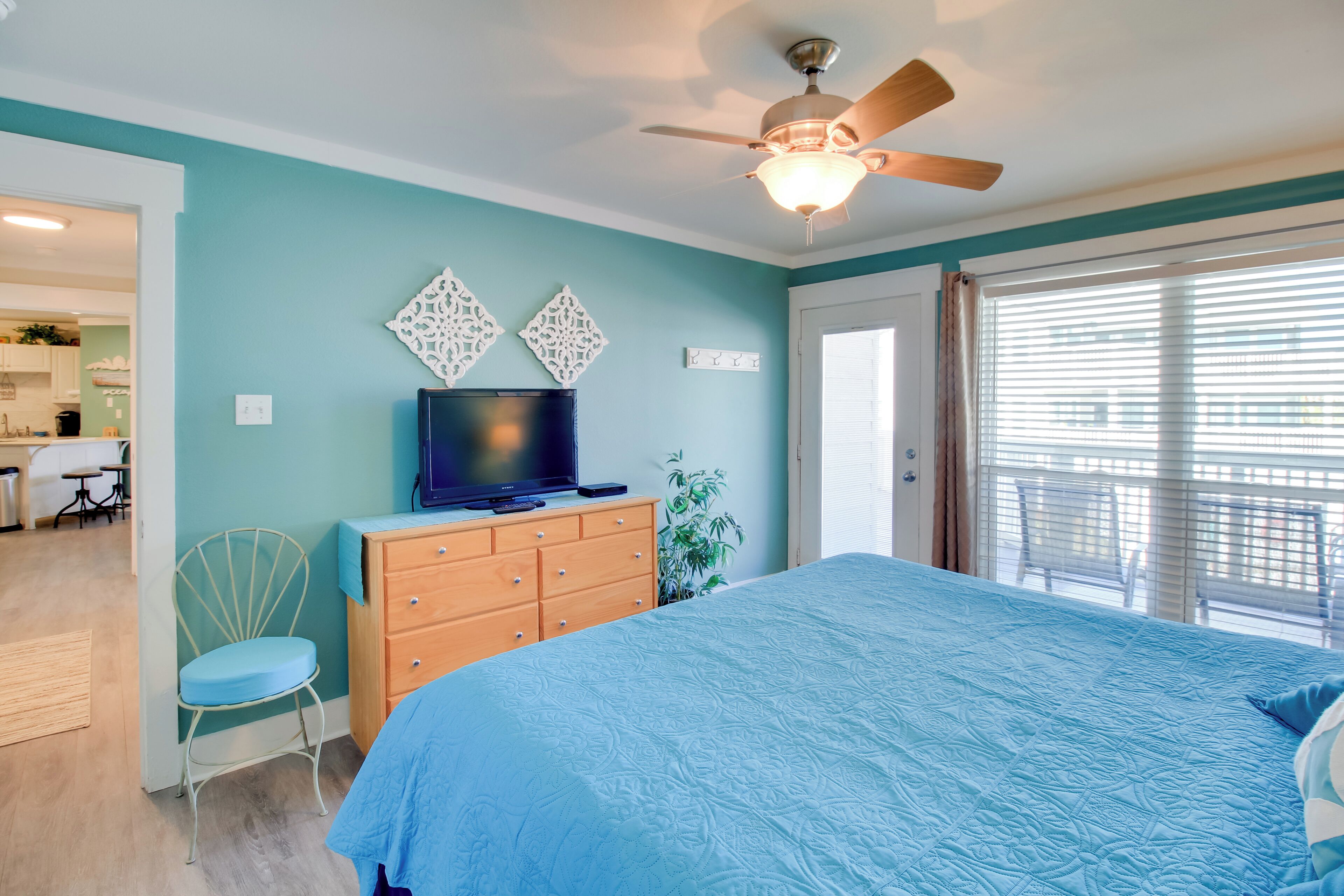 2 bedrooms, iron/ironing board, Internet, bed sheets