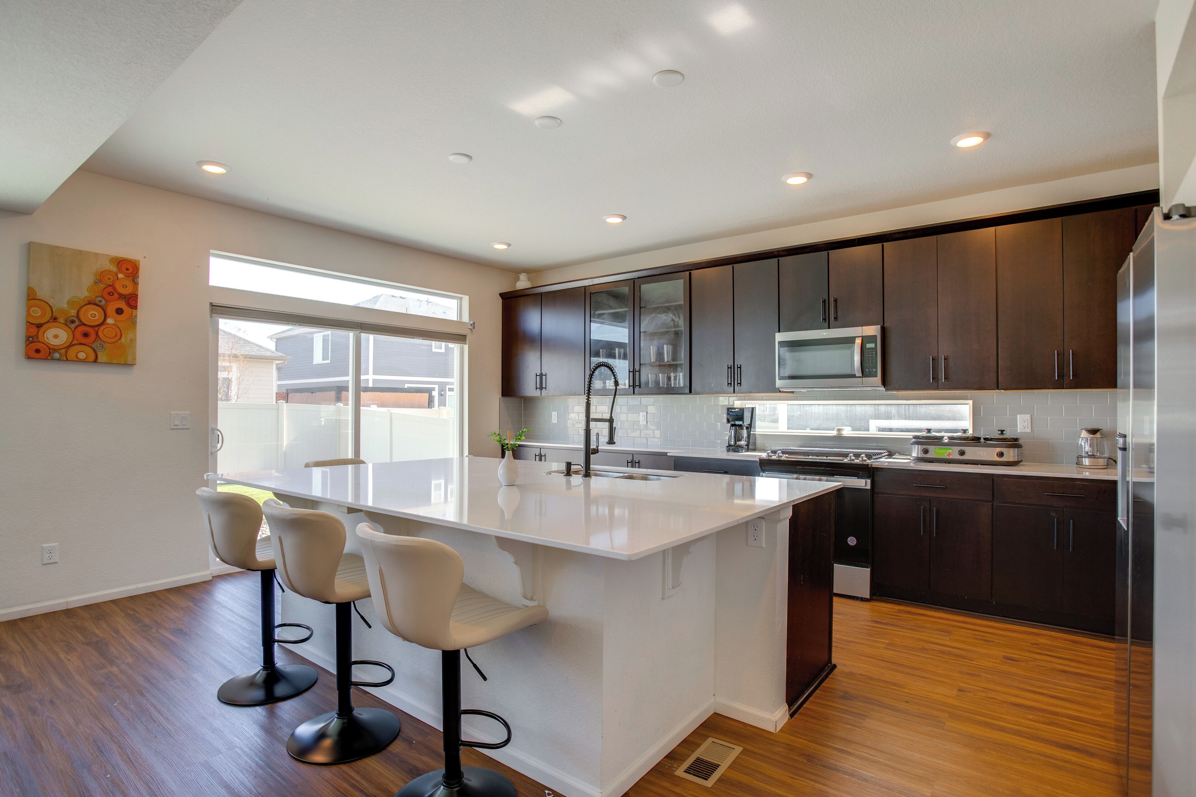 Fridge, microwave, stovetop, dishwasher