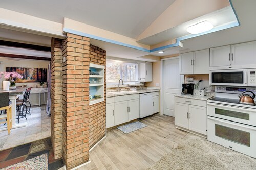 Easy Cleveland Access! Quiet Suburb Stay w/ Yard