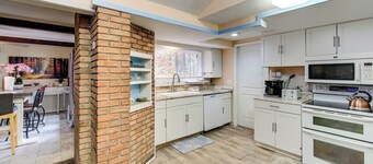 Easy Cleveland Access! Quiet Suburb Stay w/ Yard