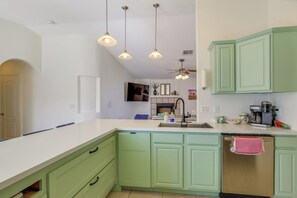 Refrigerador, microondas, parrilla de estufa y lavavajillas 