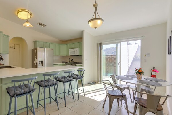 Fridge, microwave, stovetop, dishwasher