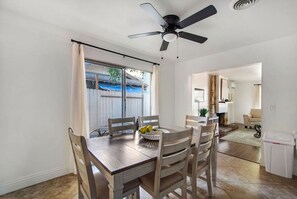 Dining - 3Bed/2Bath | Close To South Coast Plaza & Freeway (Santa Ana)