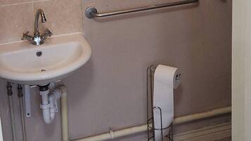 House, 3 Bedrooms | Bathroom