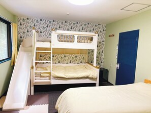 1 室のベッドルーム、デスク、WiFi (�無料)、ベッドシーツ